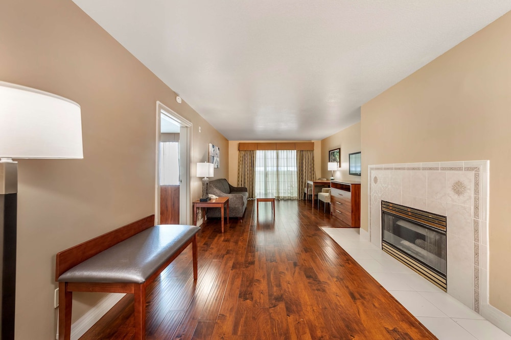 Best Western Plus John Jay Inn & Suites 31/37