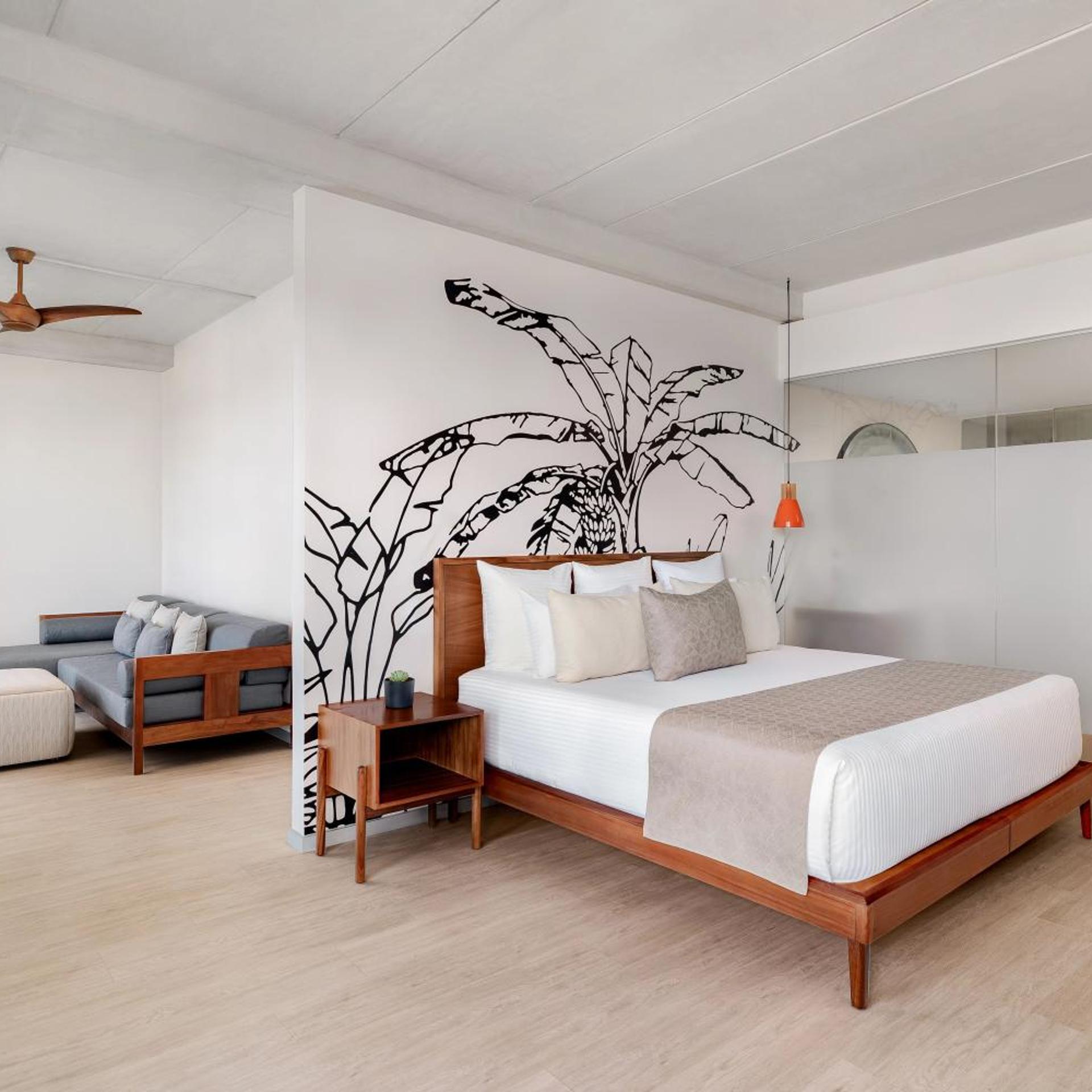PREMIUM, JUNIOR SUITE, KING BED, GOLF COURSE VIEW