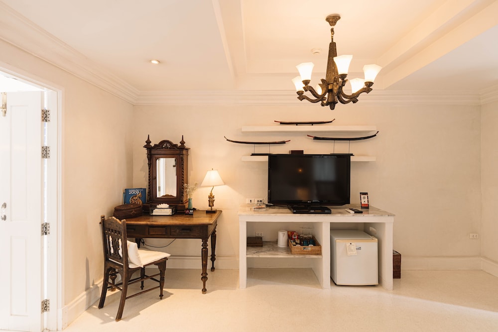 At Niman Conceptual Home 56/63