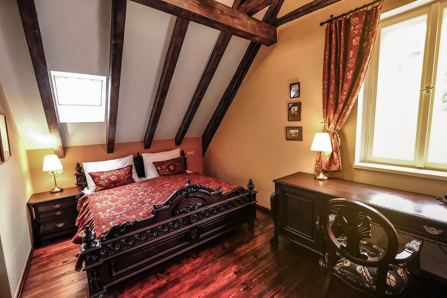 SUPERIOR, KING BED
