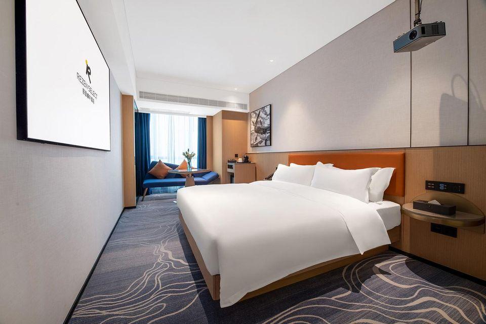 Business, Queen Bed, REZEN SELECT Hotel Guangzhou Baiyun Airport 2/2