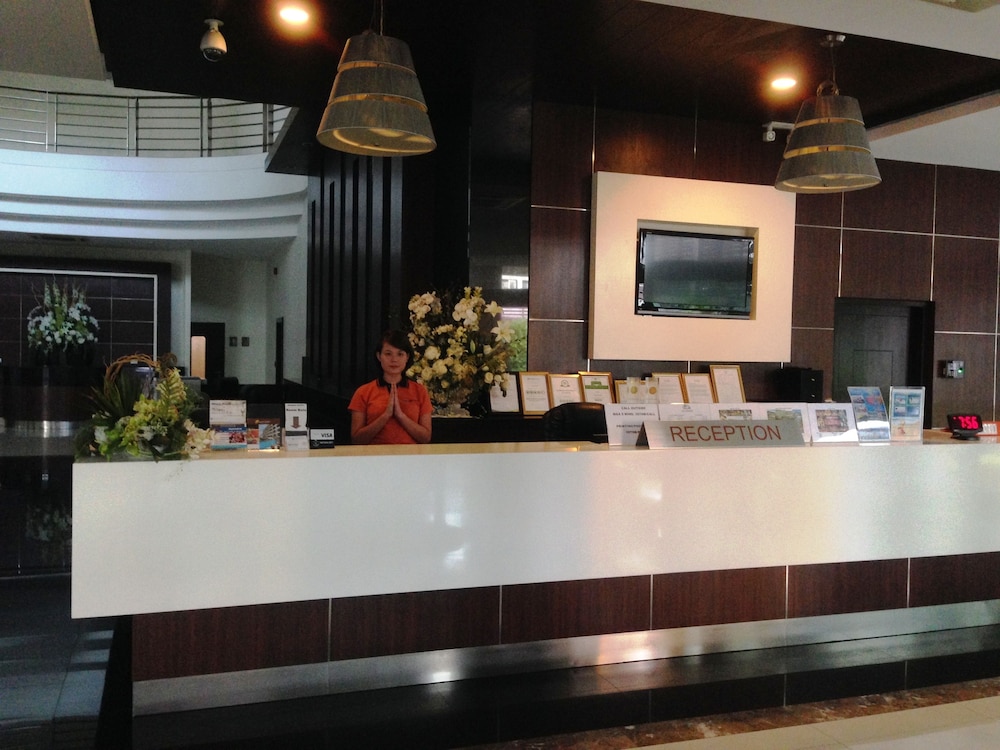August Suites 16/69