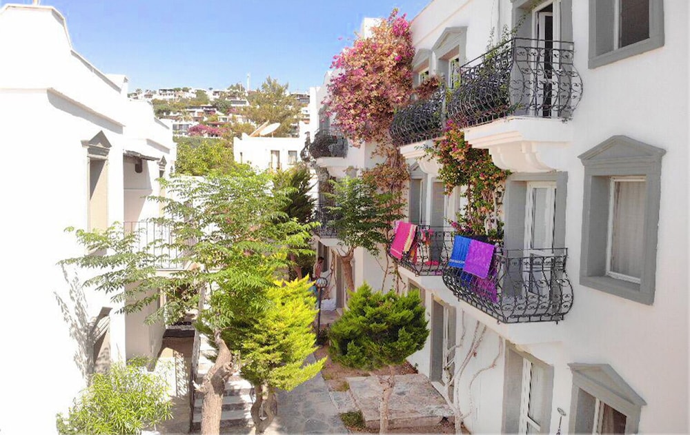 La Maison Apartments 40/52