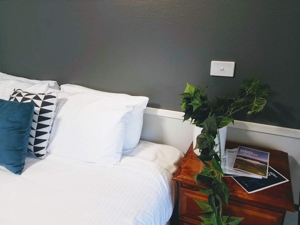 Lake Hume Resort 18/50