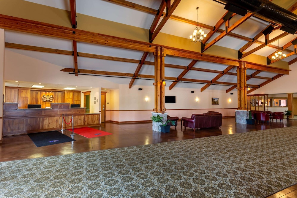 The Montcler Hotel & Conference Center 2/69