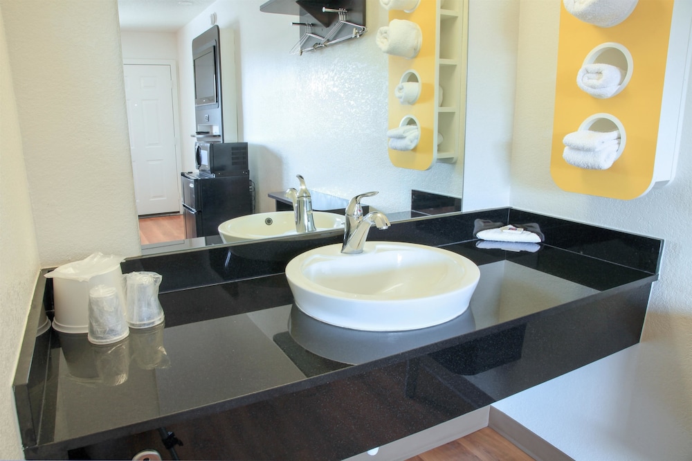 Motel6 Scottsdale, AZ - Old town Scottsdale/Fashion Square 30/40