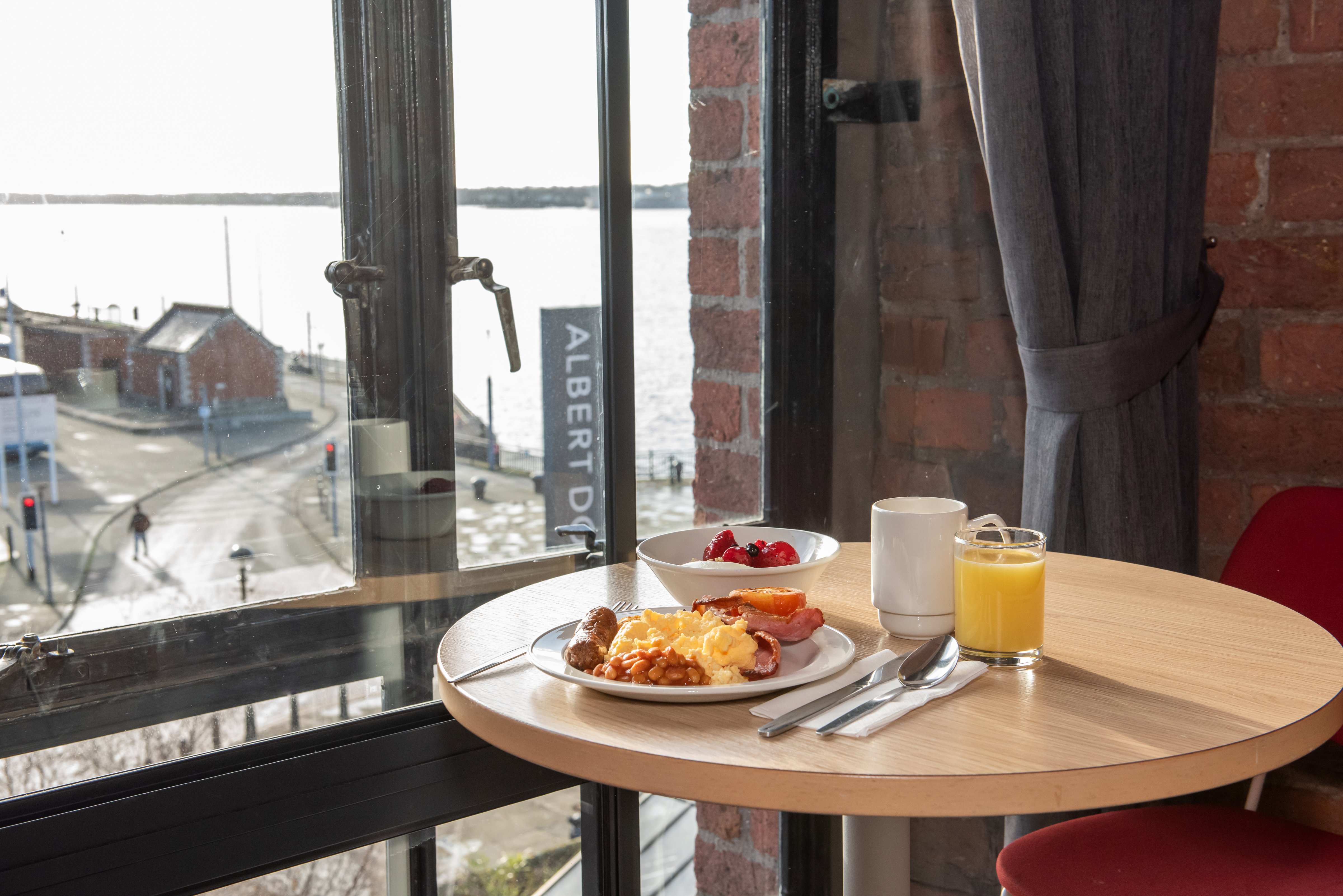 Holiday Inn Express Liverpool Royal Albert Dock 54/76