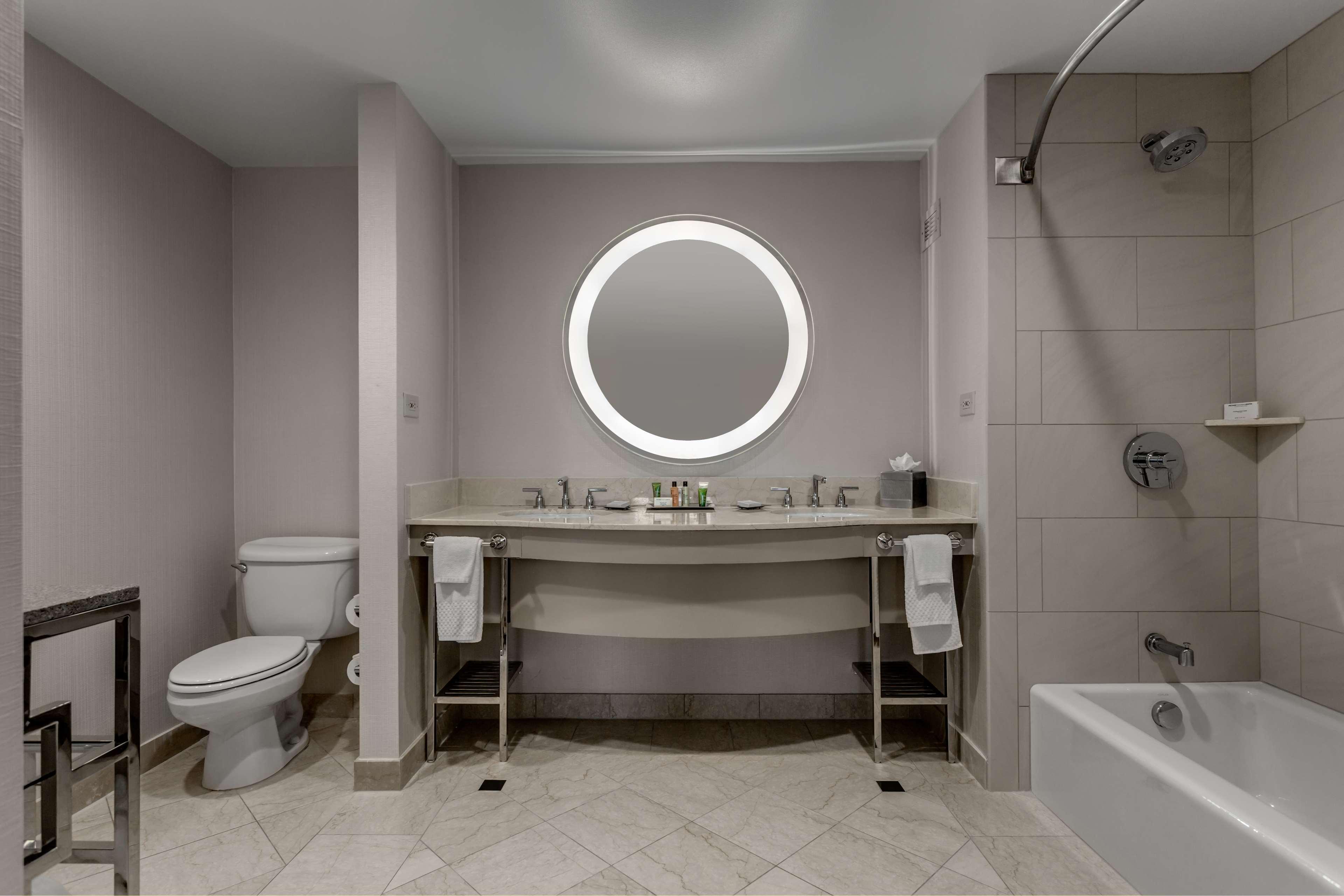 ROOM, 2 QUEEN BEDS, EASTON VIEW, BATHTUB