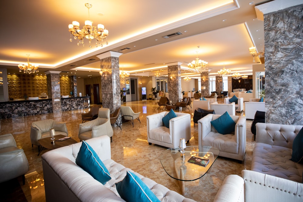Grand Blue Fafa Resort 24/50