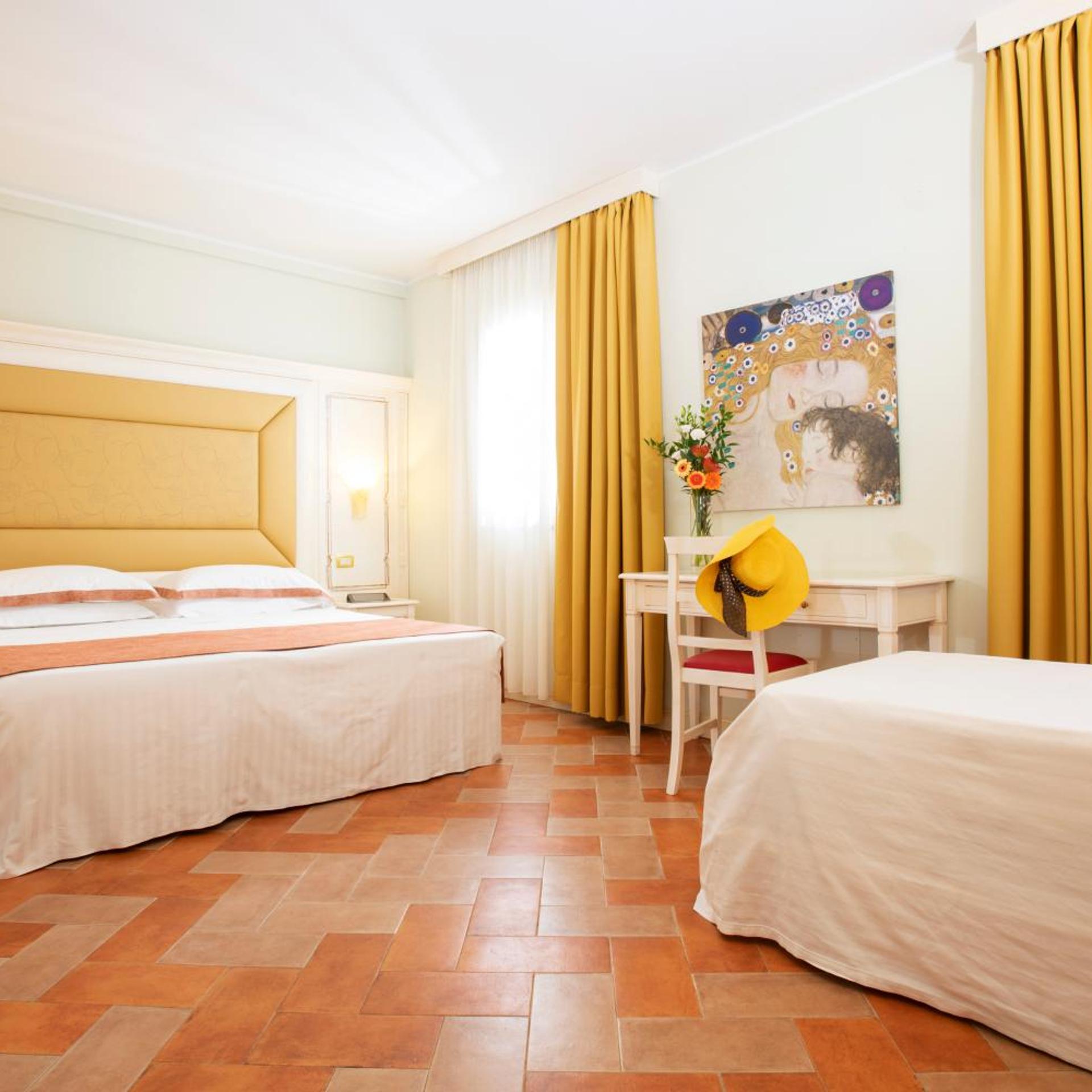 ROOM, TRIPLE