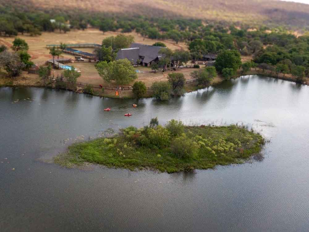 Zebra Country Lodge 45/50