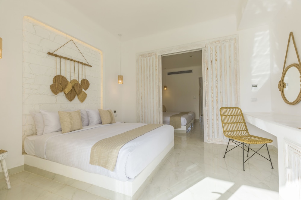 Family Suite, Deluxe, King and Twin Beds
