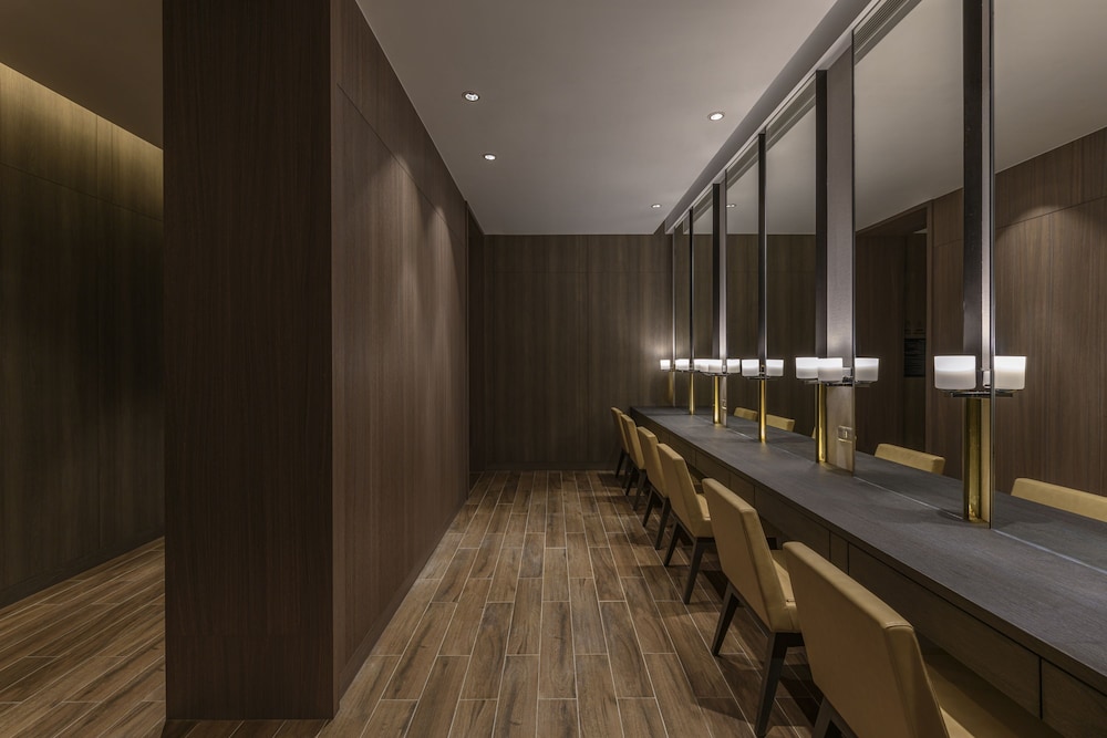 LakeShore Hotel Tainan 35/65