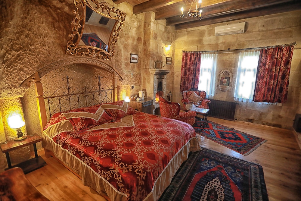Traveller Apos S Cave Hotel 38/76