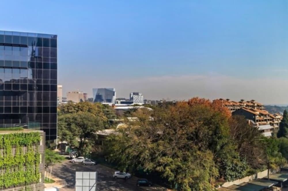 Sandton Skye Unit 702 4/50