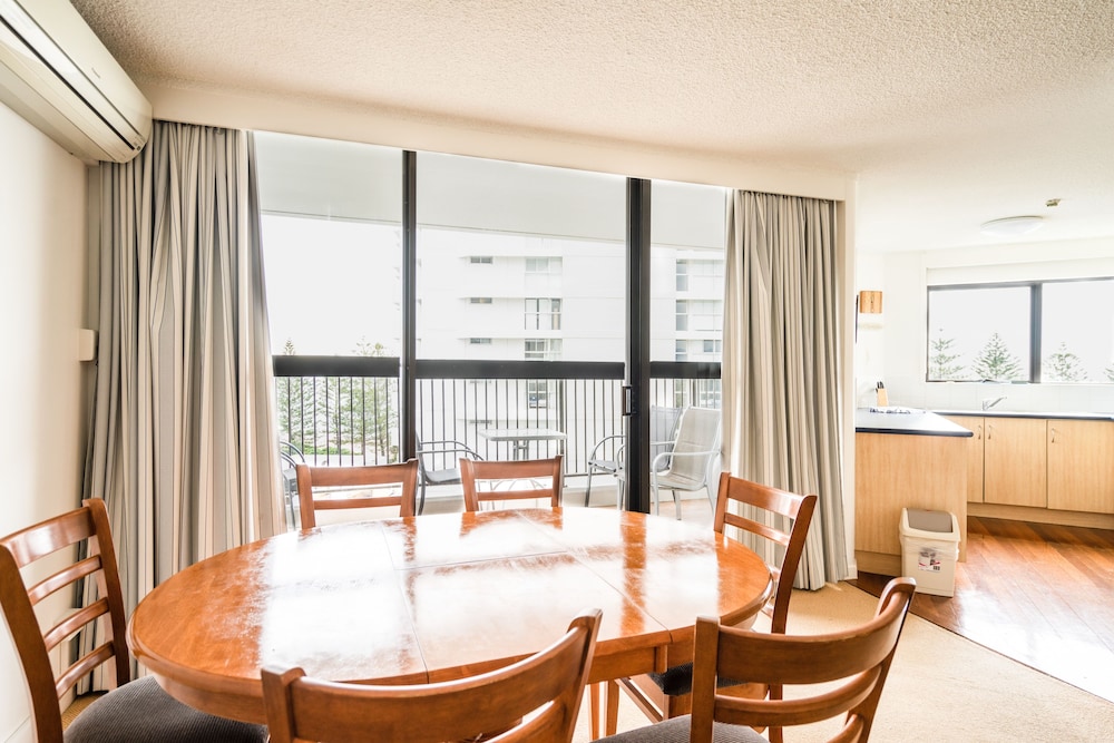 HORIZONS HOLIDAY APARTMENTS 65/79