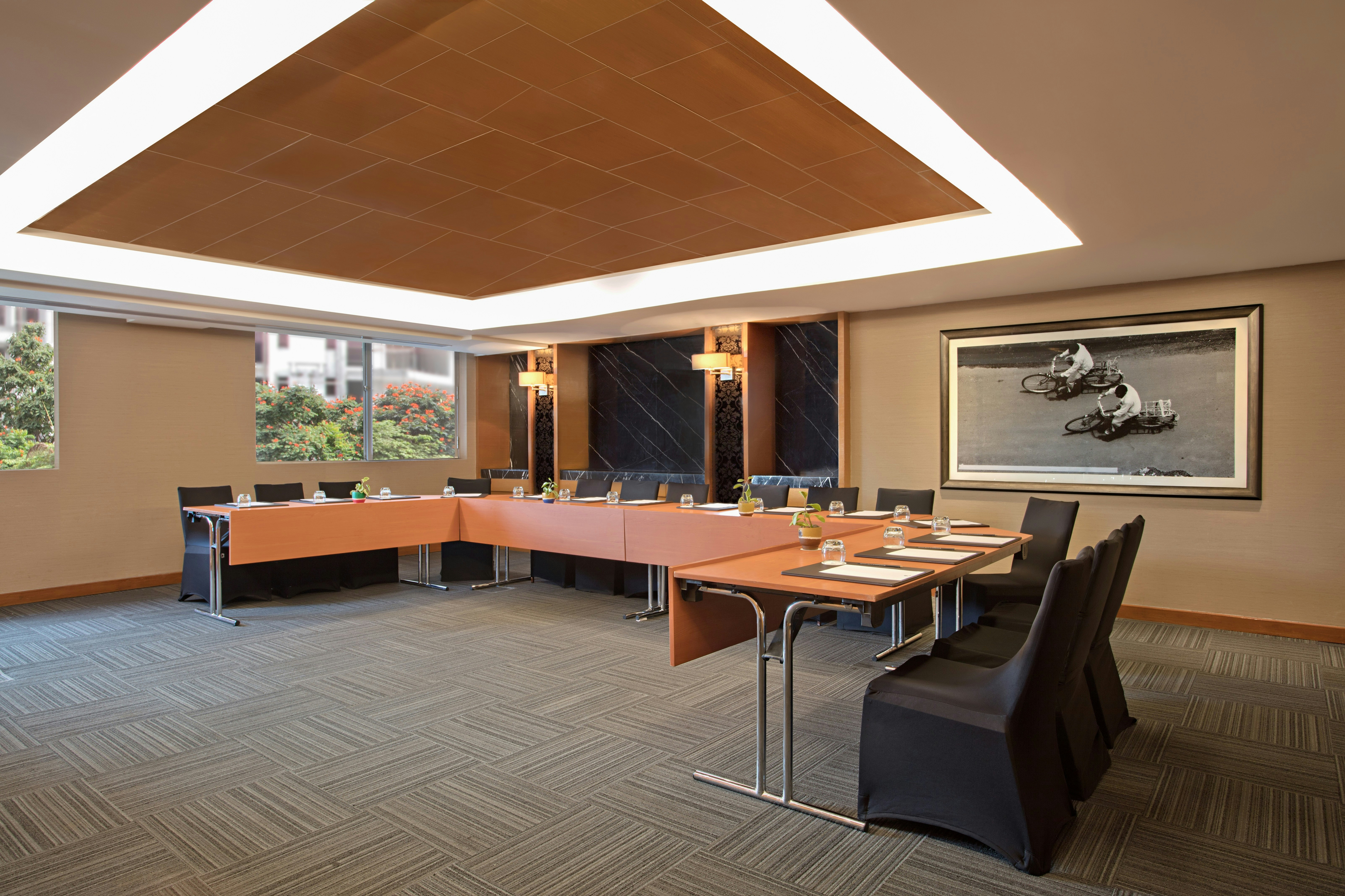 DoubleTree Suites by Hilton Bengaluru Outer Ring Road 33/51