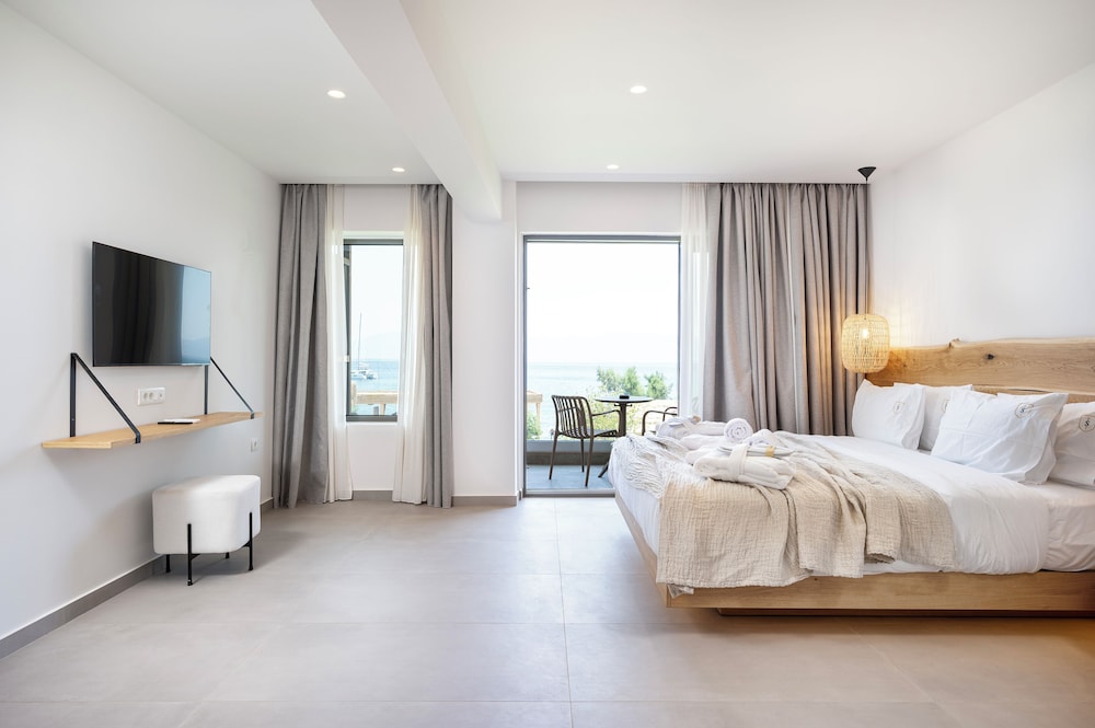 EXECUTIVE, SUITE, SEA VIEW
