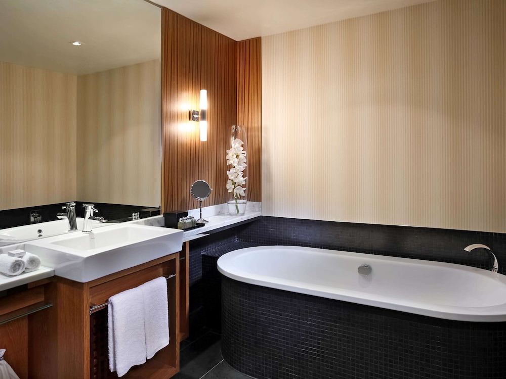 Sofitel Auckland Viaduct Harbour 23/79