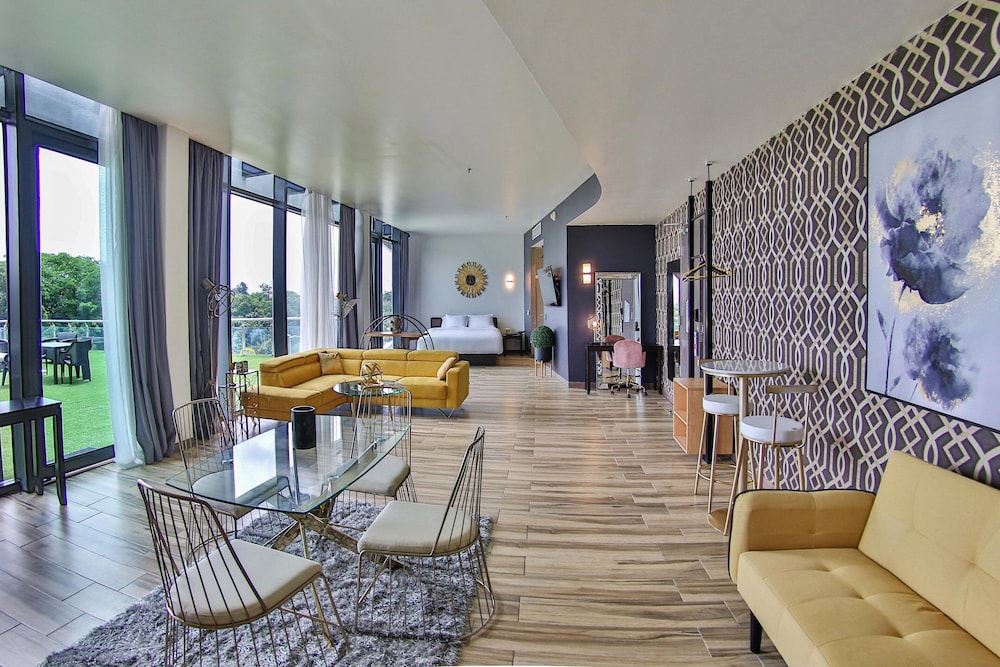 Aloft Ponce 32/50