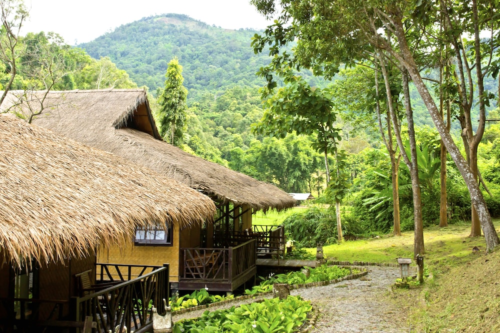 Hmong Hilltribe Lodge 30/42