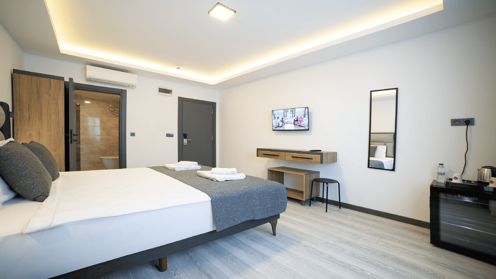 Multiple Bedrooms, Family, Double and Twin Beds, City View