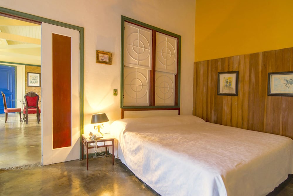 SUPERIOR, SUITE, PRIVATE POOL