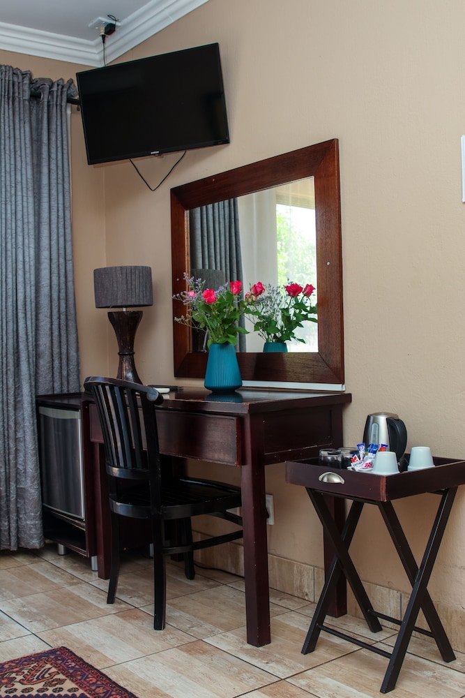 Thaba Legae Guest Lodge 19/43