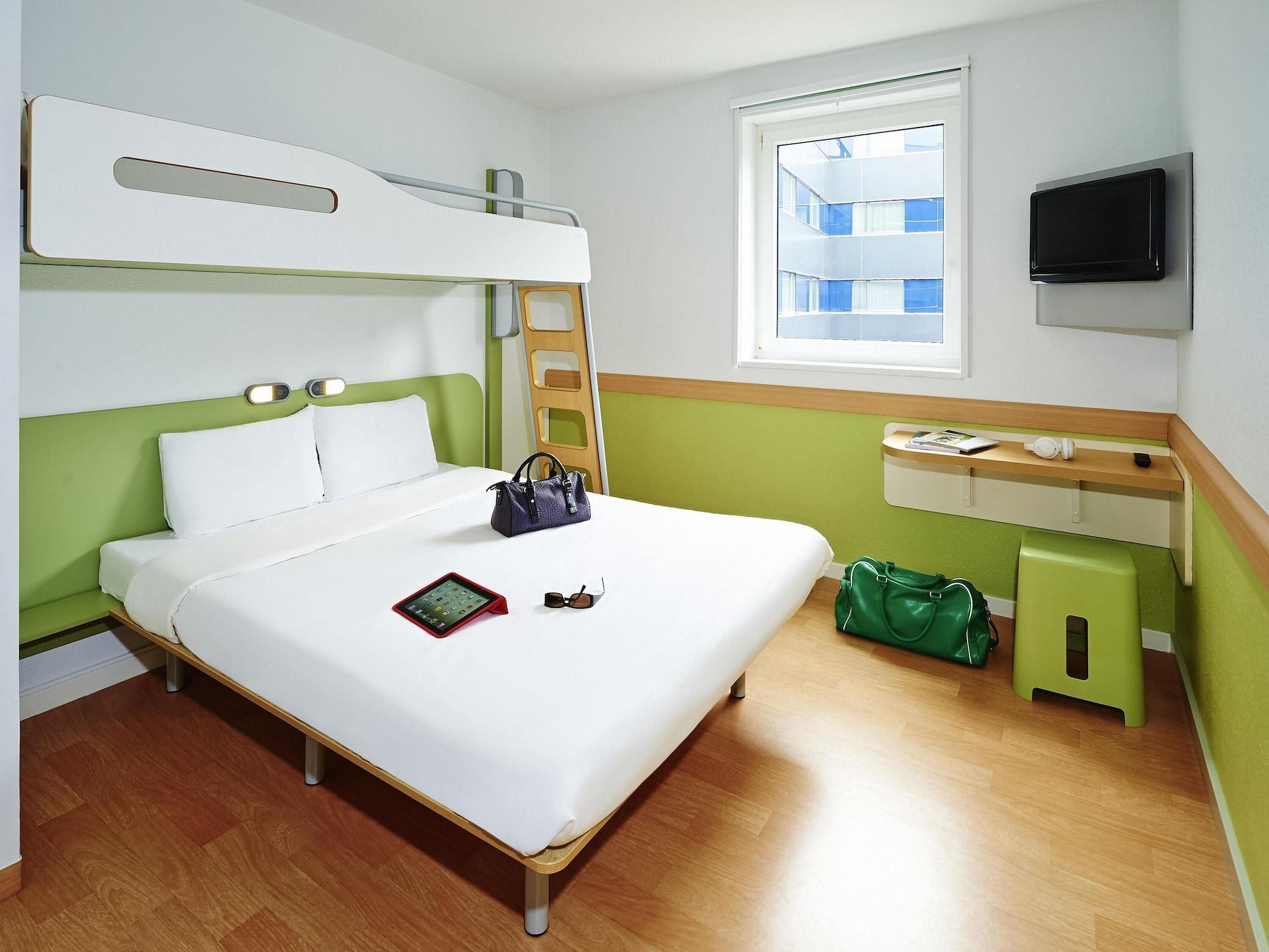 Room, Triple, Multiple Beds