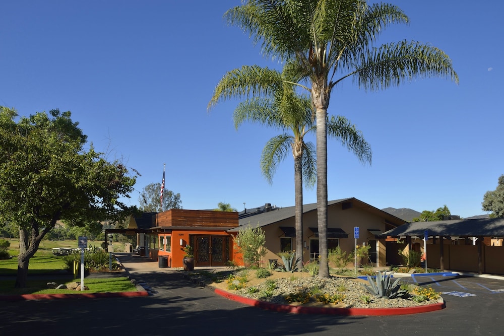 Carlton Oaks Lodge, Ascend Hotel Collection 8/71