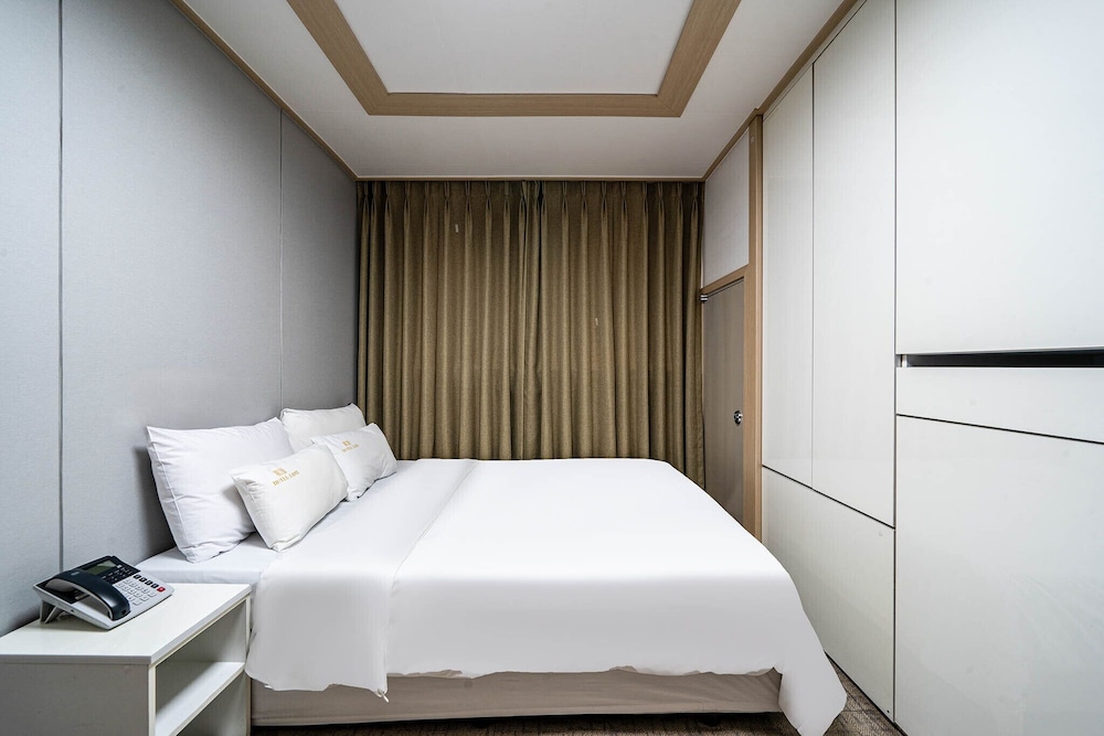 Residence Hotel Line 15/37