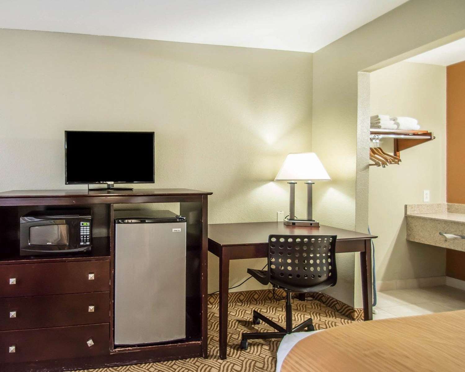 Quality Inn Suites By the Parks 25/30