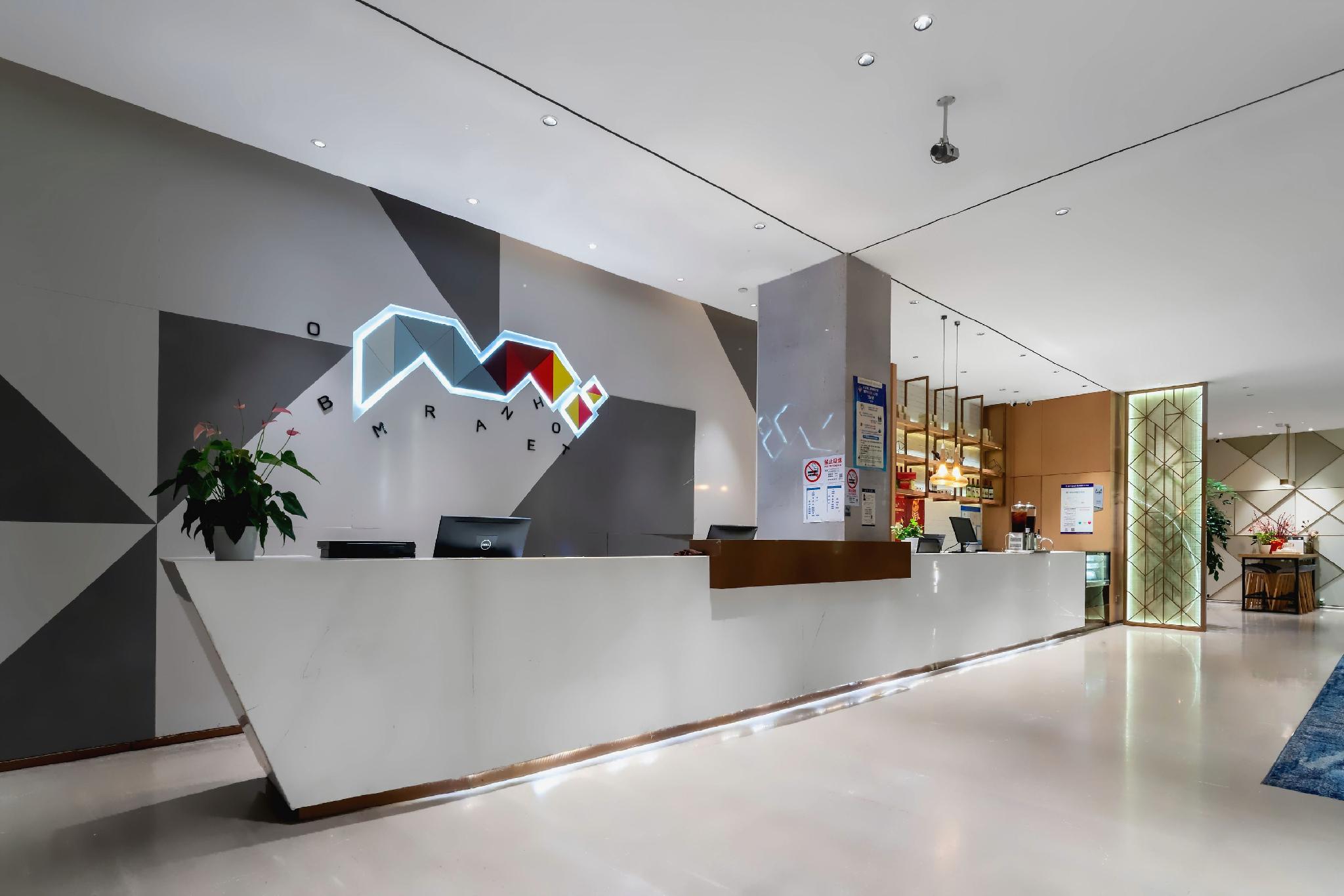 Borrman hotel (Shanghai Hongqiao Railway Station National Exhibition Center Shop) 7/35