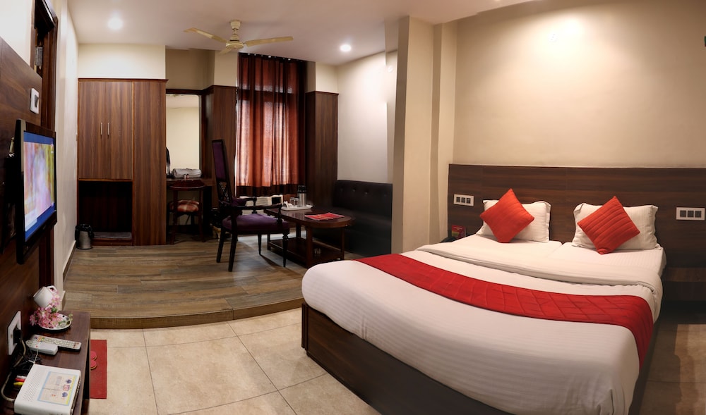 Oyo Rooms Ludhiana Railway Station Clock Tower 27/50