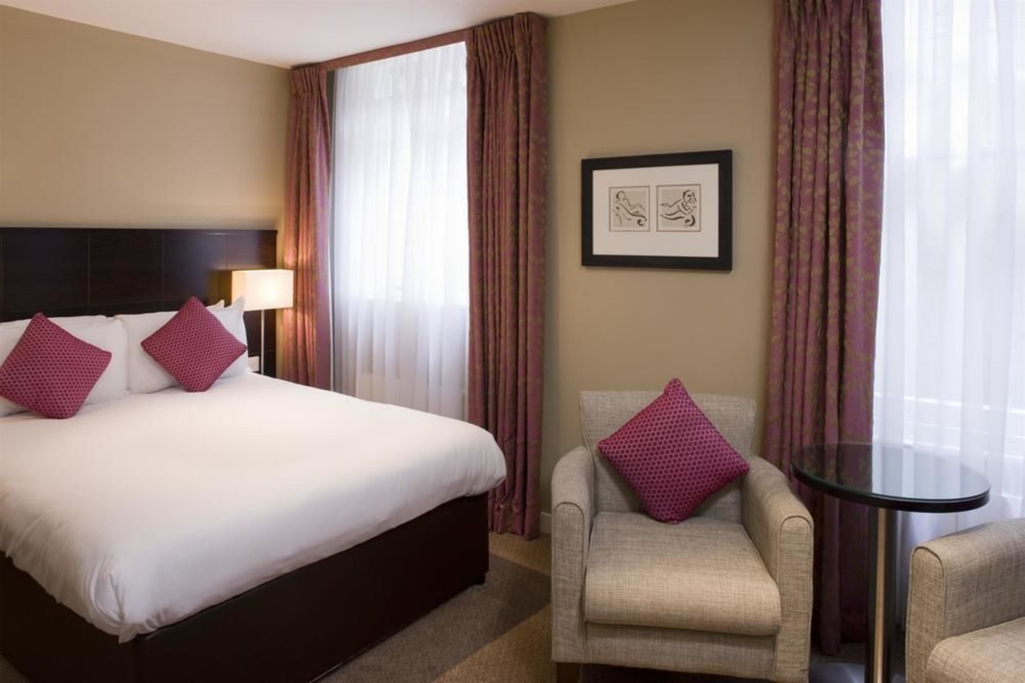 Deluxe, Queen Bed