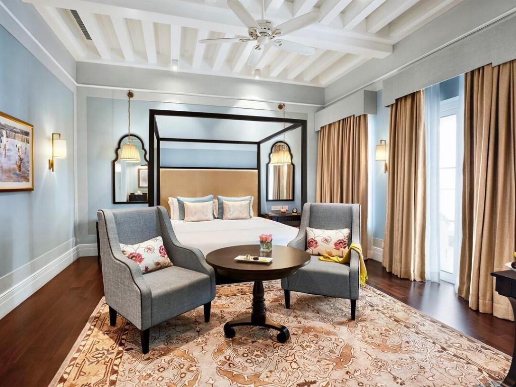 Heritage, King Bed, Panoramic, Pool View