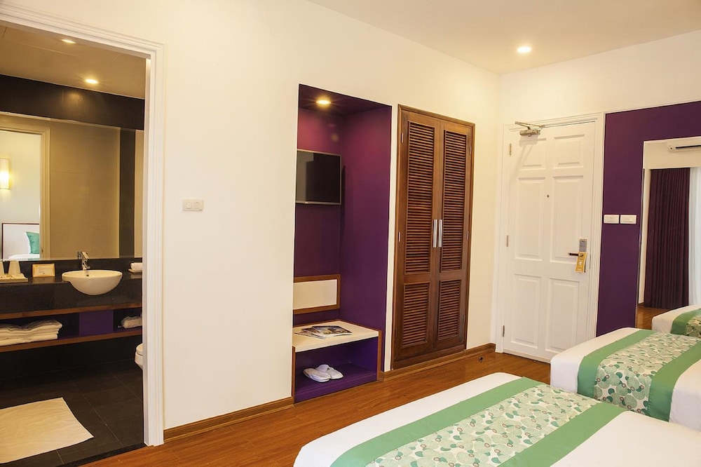 Emm Hotel Hue 50/50