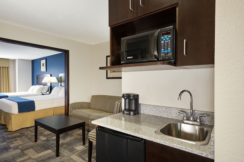 Holiday Inn Express Hotel Suites Pekin Peoria Area 47/62