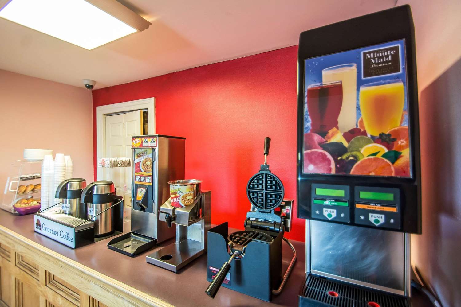 Econo Lodge Hornell 18/41