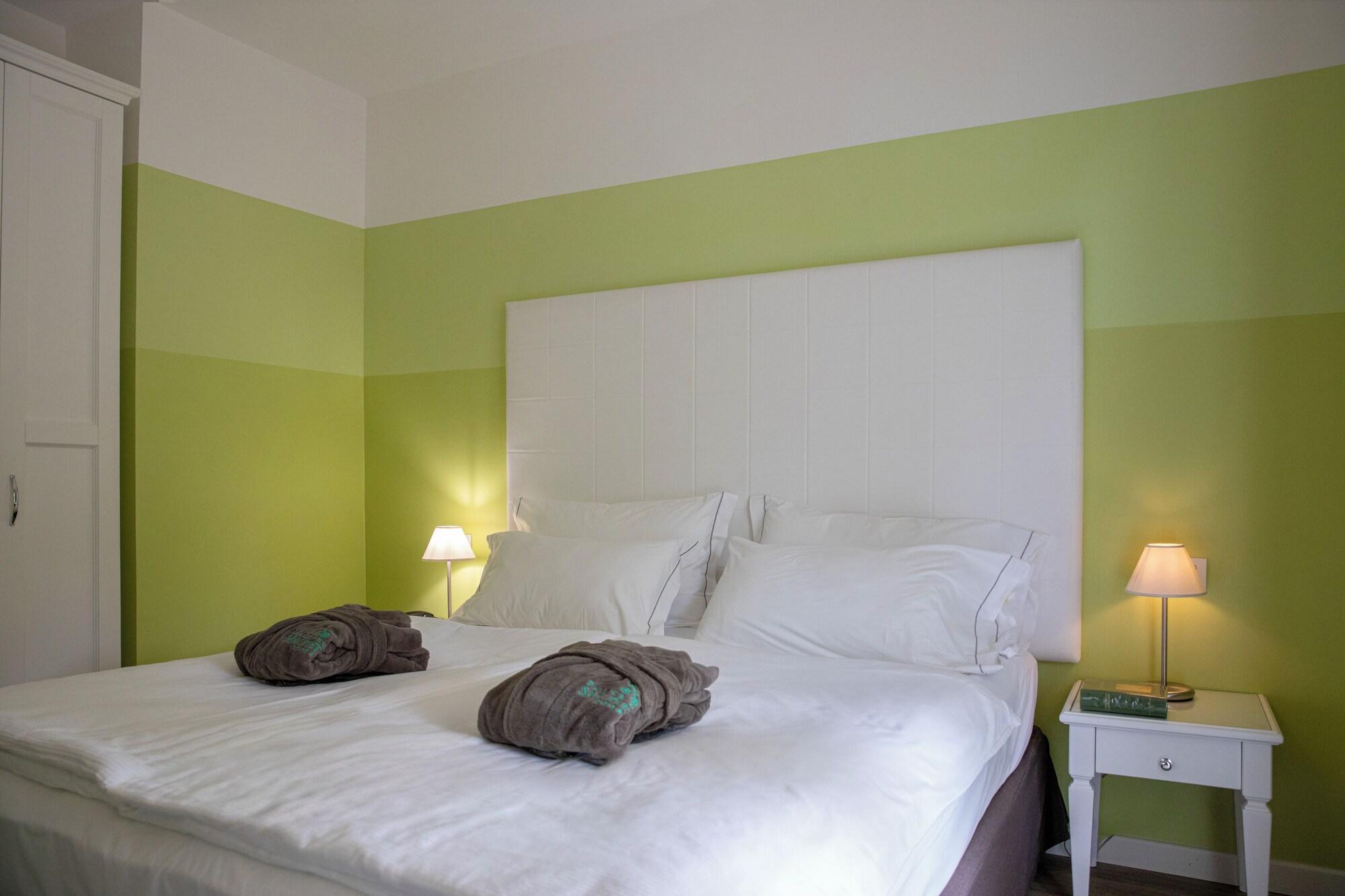 Classic, Double Bed, Front View