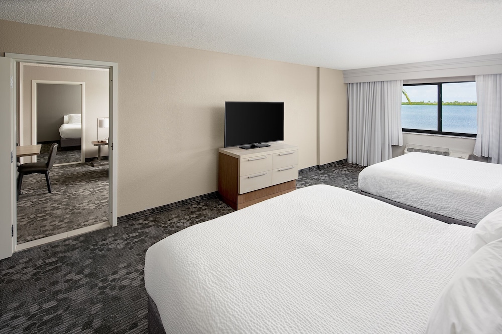 Courtyard By Marriott Key West Waterfront 10/35
