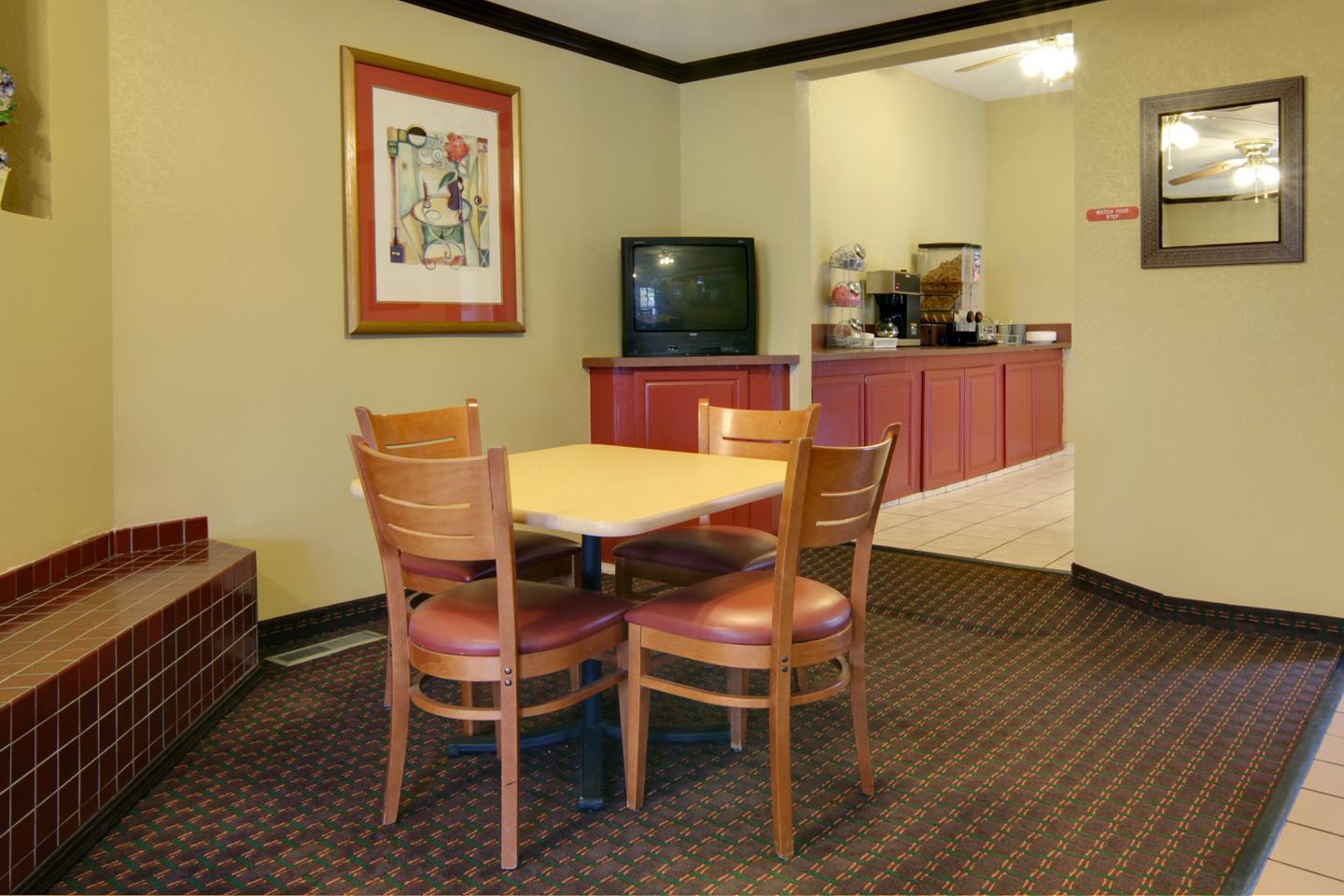 Americas Best Value Inn & Suites Yukon Oklahoma City 27/32