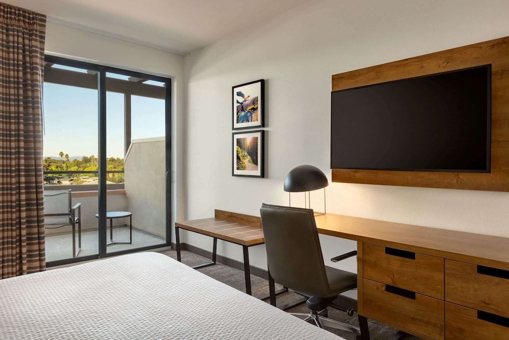 La Quinta Inn & Suites by Wyndham Santa Rosa Sonoma 19/46