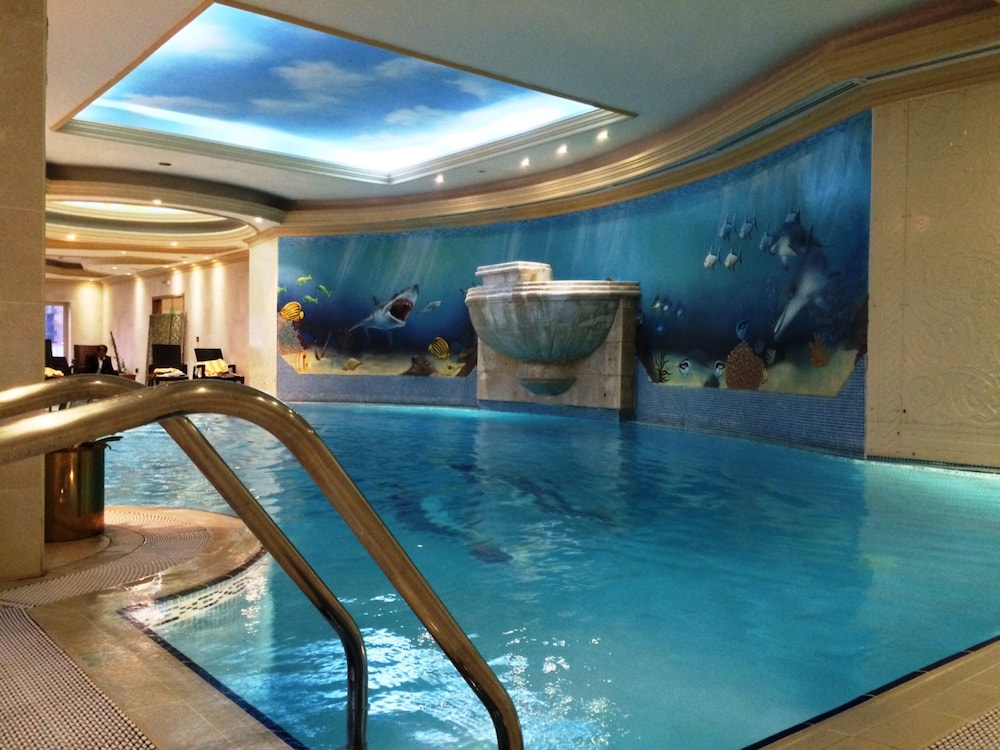 Magnum Hotel and Suites West Bay 24/54