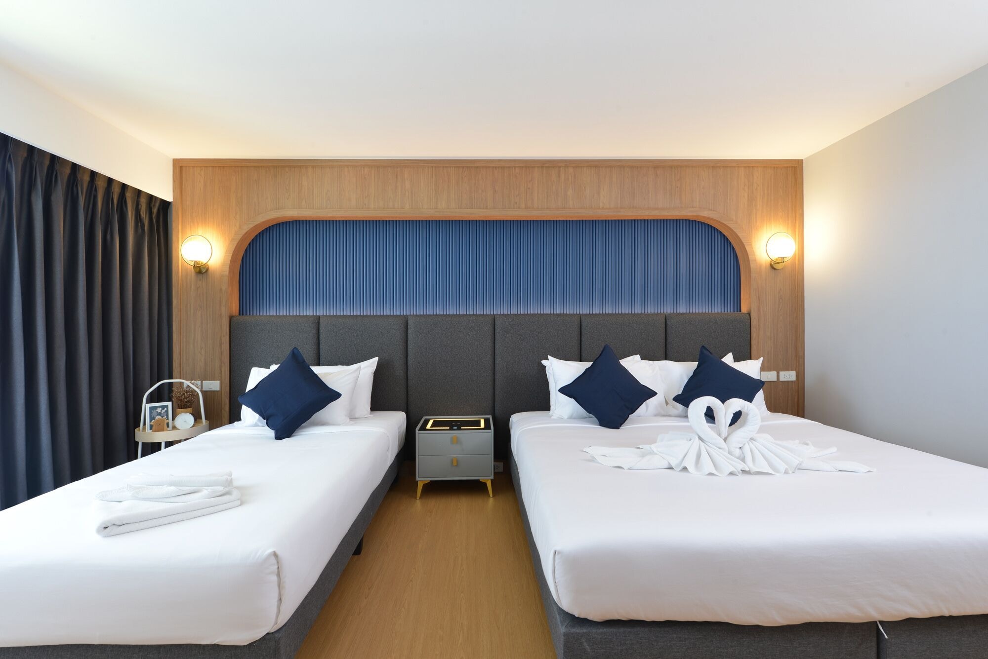 Executive, Queen Bed