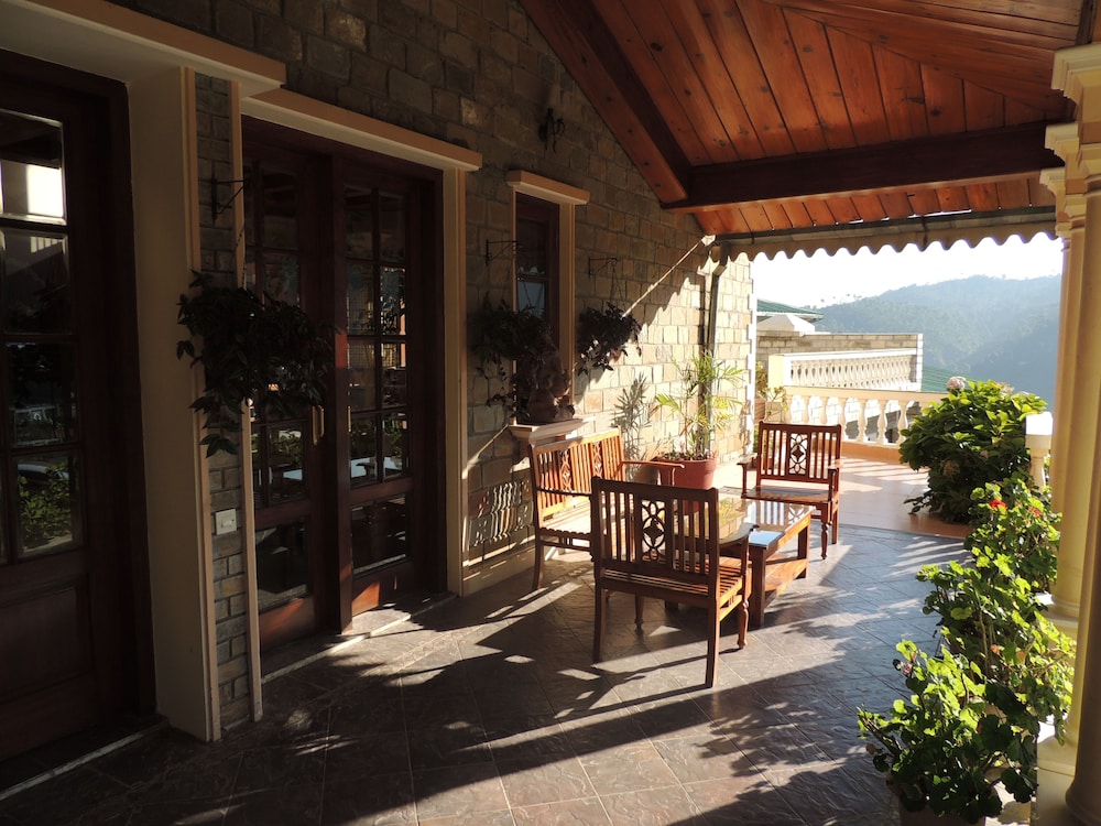 Lobby at WelcomHeritage Windsor Lodge, RANIKHET