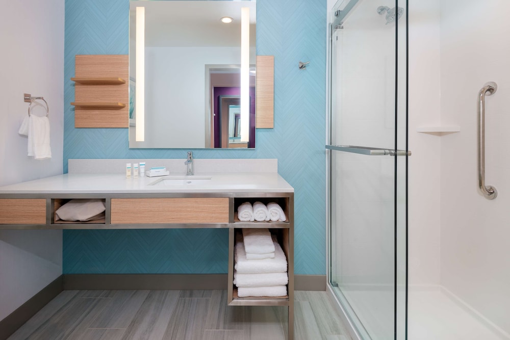 Hilton Garden Inn Panama City Airport, FL 22/63