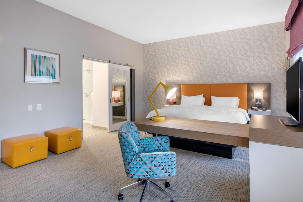 Hampton Inn and Suites Ruidoso Downs 21/37