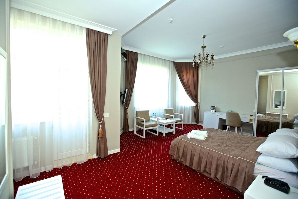 Miraj Hotel 10/25