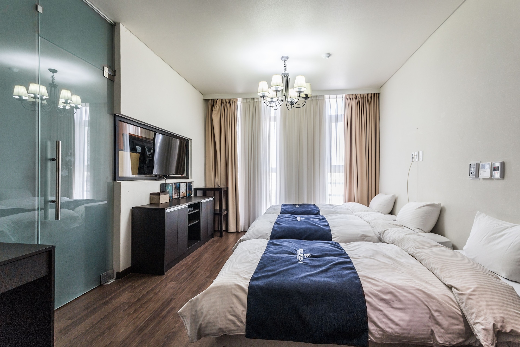 2 BEDROOMS, FAMILY SUITE